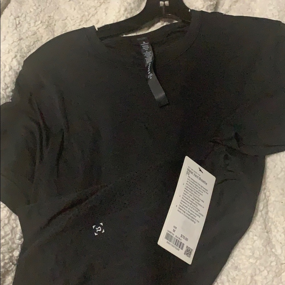 Lululemon black metal vent breathe ss tshirt